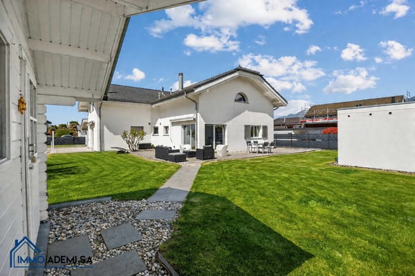 Spacieuse villa individuelle de 269 m² avec 2 logements, sur une parcelle de 1'009 m² au Bouveret ! 4