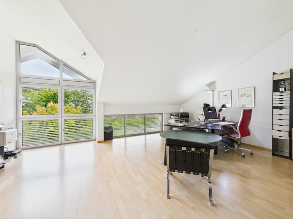 PRAKTISCHES HOME-OFFICE MIT SEPARATEM ZUGANG 5