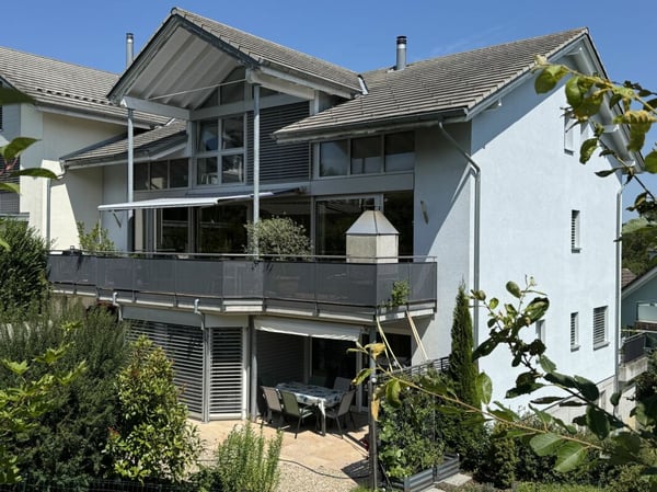 STILVOLLES ZWEIFAMILIENHAUS MIT GARTENWOHNUNG UND MAISONETTE 3