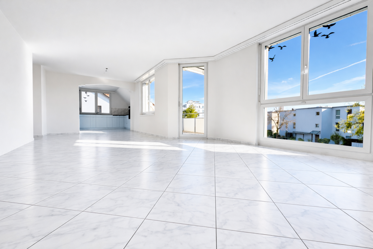 HOCHWERTIG UND GROSSZÜGIG MIT SONNIGEM BALKON