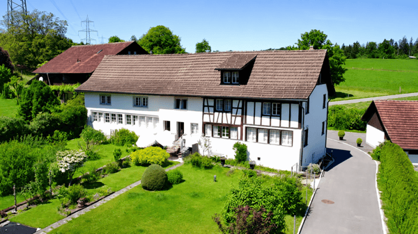 SONNIGER GARTEN UND ATTRAKTIVES AUSBAUPOTENZIAL