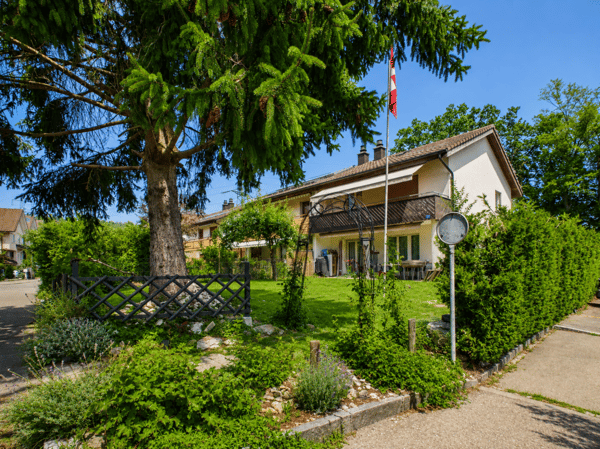 DOPPELHAUSHÄLFTE MIT GROSSEM GARTEN 2