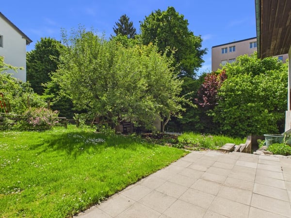 RIEGELHAUS MIT SONNIGEM GARTEN 8