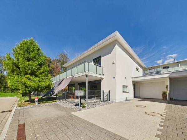 GROSSZÜGIG WOHNEN MIT SONNIGEM GARTEN AM WALDRAND 1