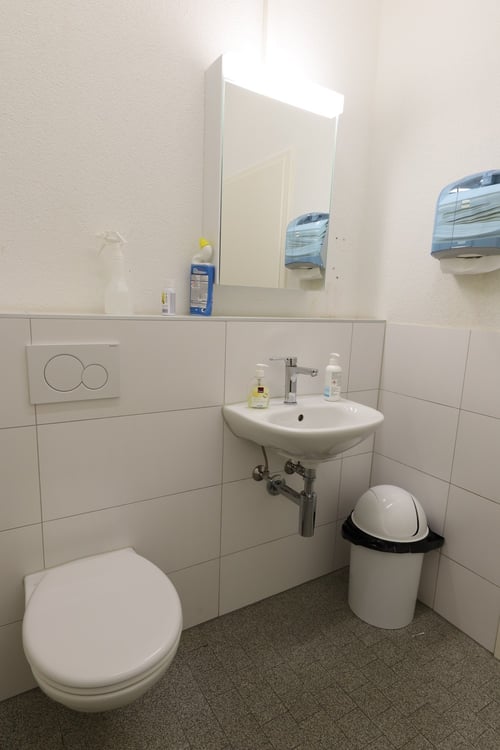 Attraktives Büro mit integrierter Teeküche & separater Toilette 6