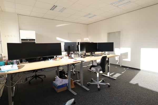 Attraktives Büro mit integrierter Teeküche & separater Toilette 3