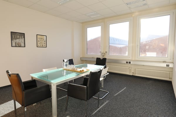 Attraktives Büro mit integrierter Teeküche & separater Toilette 4