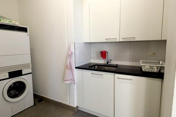 Attraktives Büro mit integrierter Teeküche & separater Toilette 7
