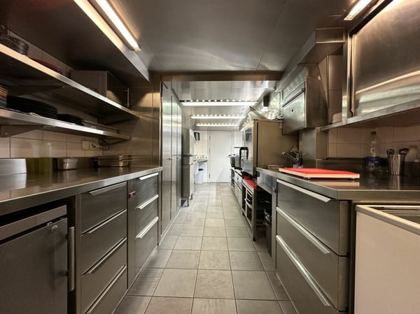 Liegenschaft an sonniger Lage mit bezauberndem Blick in die Glarner Bergwelt! 10