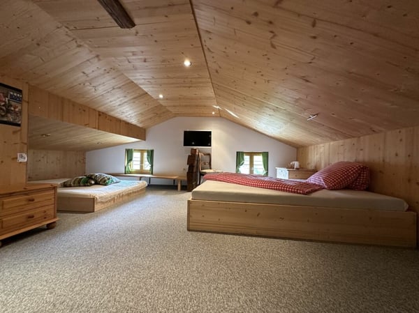 Liegenschaft an sonniger Lage mit bezauberndem Blick in die Glarner Bergwelt! 18