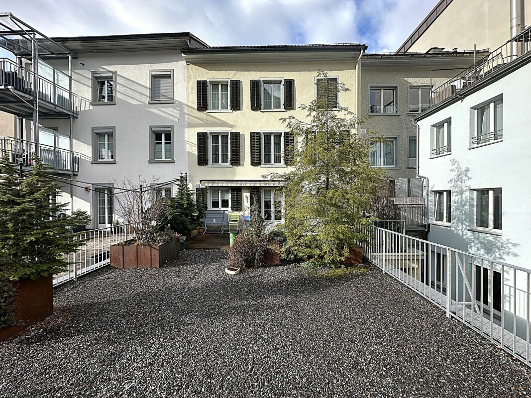 Wohn - und Geschäftshaus im Stadtzentrum von Glarus
