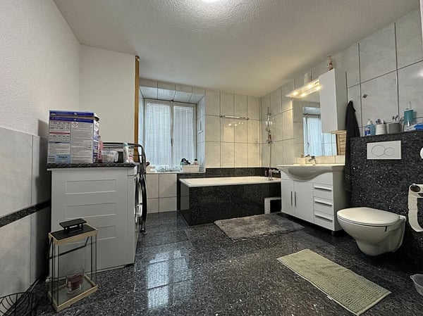 5.5 Zi. -Reiheneinfamilienhaus mit 1.5 Zi.- Einliegerwohnung 6