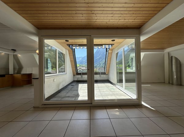 6 Zimmer Dachwohnung direkt beim Bahnhof Linthal 5