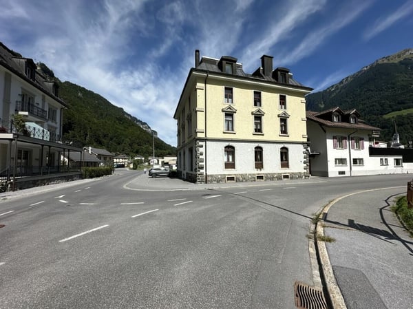 6 Zimmer Dachwohnung direkt beim Bahnhof Linthal 13