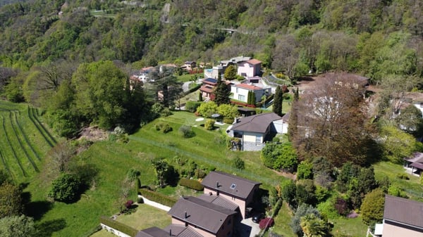 Terreno edificabile in vendita con licenza edilizia approvata 2