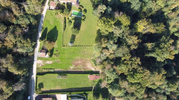 Terreno edificabile con accesso diretto dalla strada 3