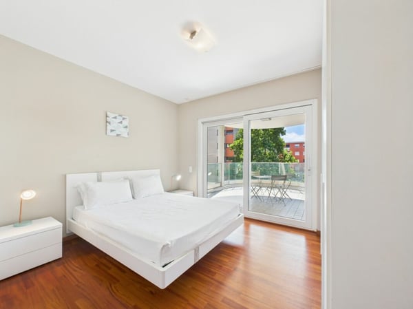 1.5 locali in posizione centrale, già ammobiliato con doppi servizi 10