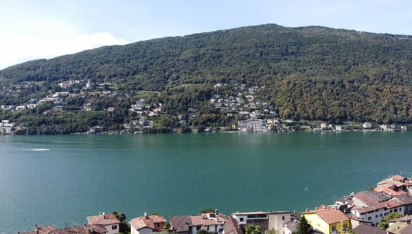 Terreno edificabile con spettacolare vista lago 4