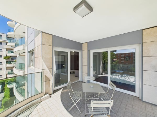 1.5 locali in posizione centrale ammobiliato con doppi servizi 13