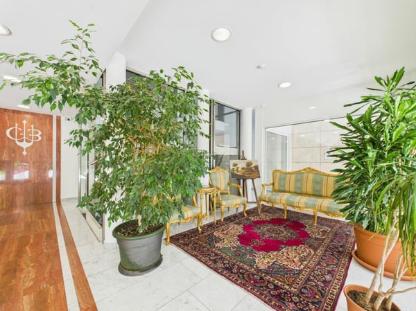 1.5 locali in posizione centrale ammobiliato con doppi servizi 16