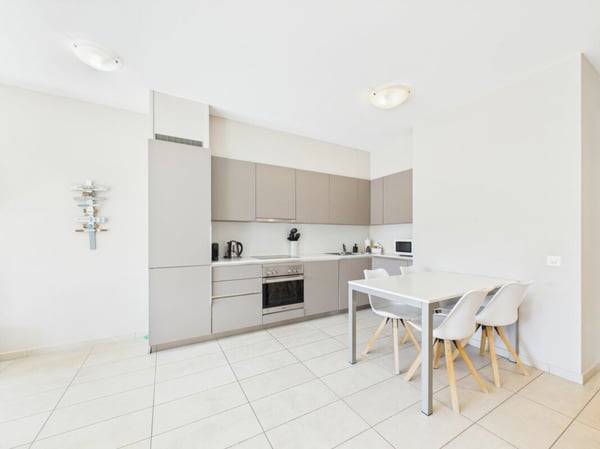 1.5 locali in posizione centrale ammobiliato con doppi servizi 6