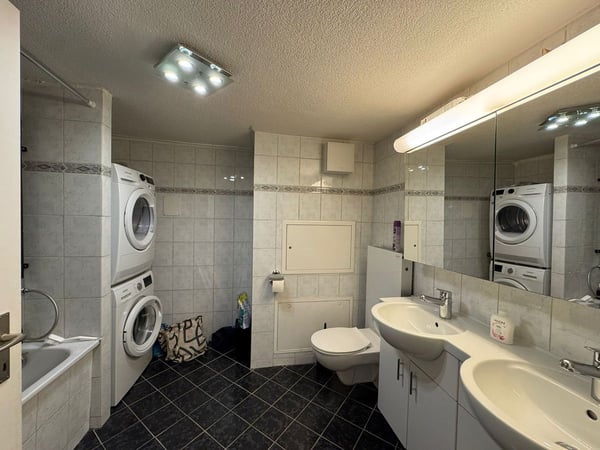 RENDITE-MFH (5%) IM AUFSTREBENDEN GLARNERLAND 8