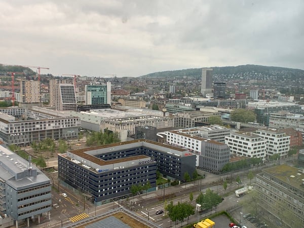 HOCH ÜBER DEN DÄCHERN VON ZÜRICH 10