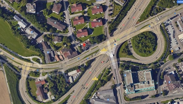 PARKPLATZ AN HOCH FREQUENTIERTER LAGE 5