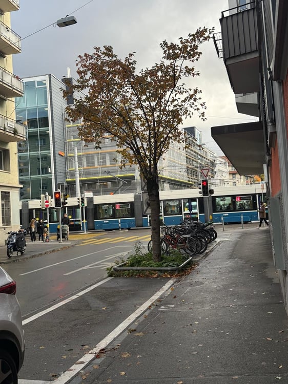 DEIN NEUER ARBEITSPLATZ ALS EIGENSTÄNDIGE/R COIFFEUR 2