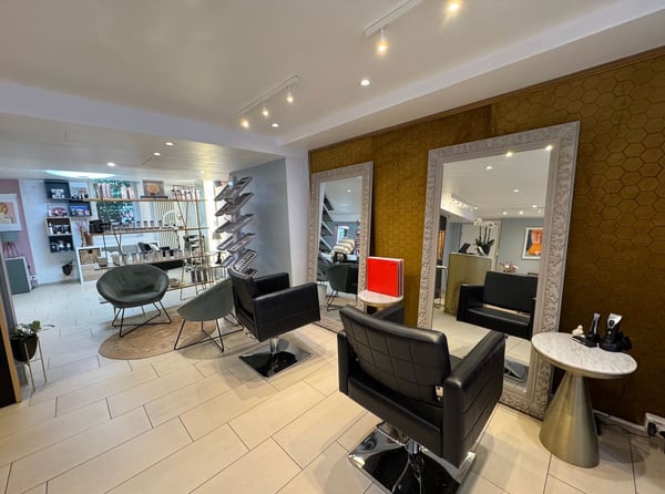 DEIN NEUER ARBEITSPLATZ ALS EIGENSTÄNDIGE/R COIFFEUR 5