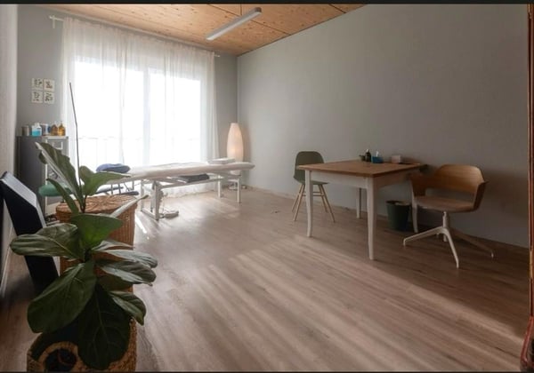 Architektonisches Highlight: 5.5-Zimmer Büro-/Praxisfläche mit viel Licht & Stil 9