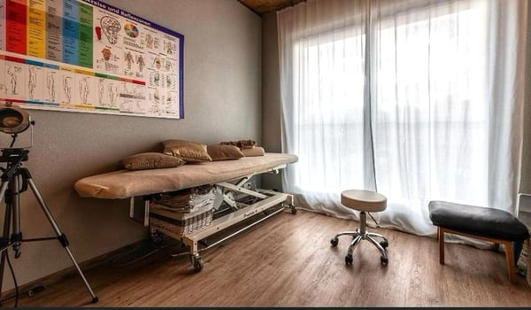 Architektonisches Highlight: 5.5-Zimmer Büro-/Praxisfläche mit viel Licht & Stil 10