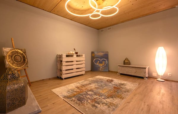 Architektonisches Highlight: 5.5-Zimmer Büro-/Praxisfläche mit viel Licht & Stil 13