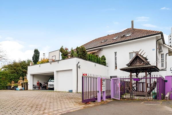 Exklusives, ruhig gelegenes Einfamilienhaus mit Pool zur Langzeitmiete 2