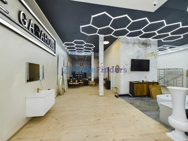 MODERN UND GROSSZÜGIG - IHR NEUER FIRMENSTANDORT! 3