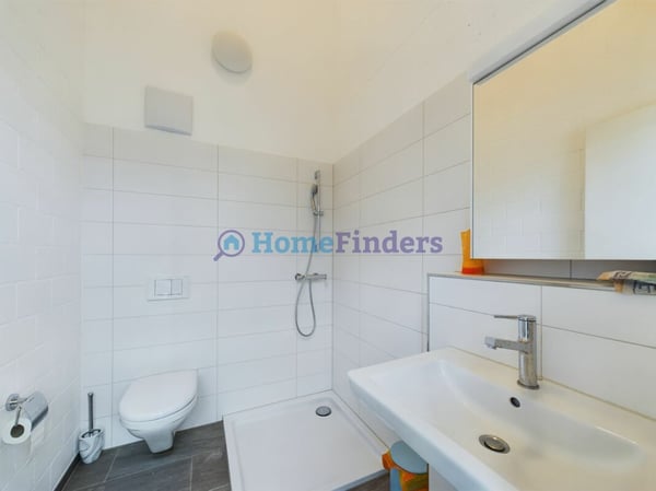 MODERN UND GROSSZÜGIG - IHR NEUER FIRMENSTANDORT! 8