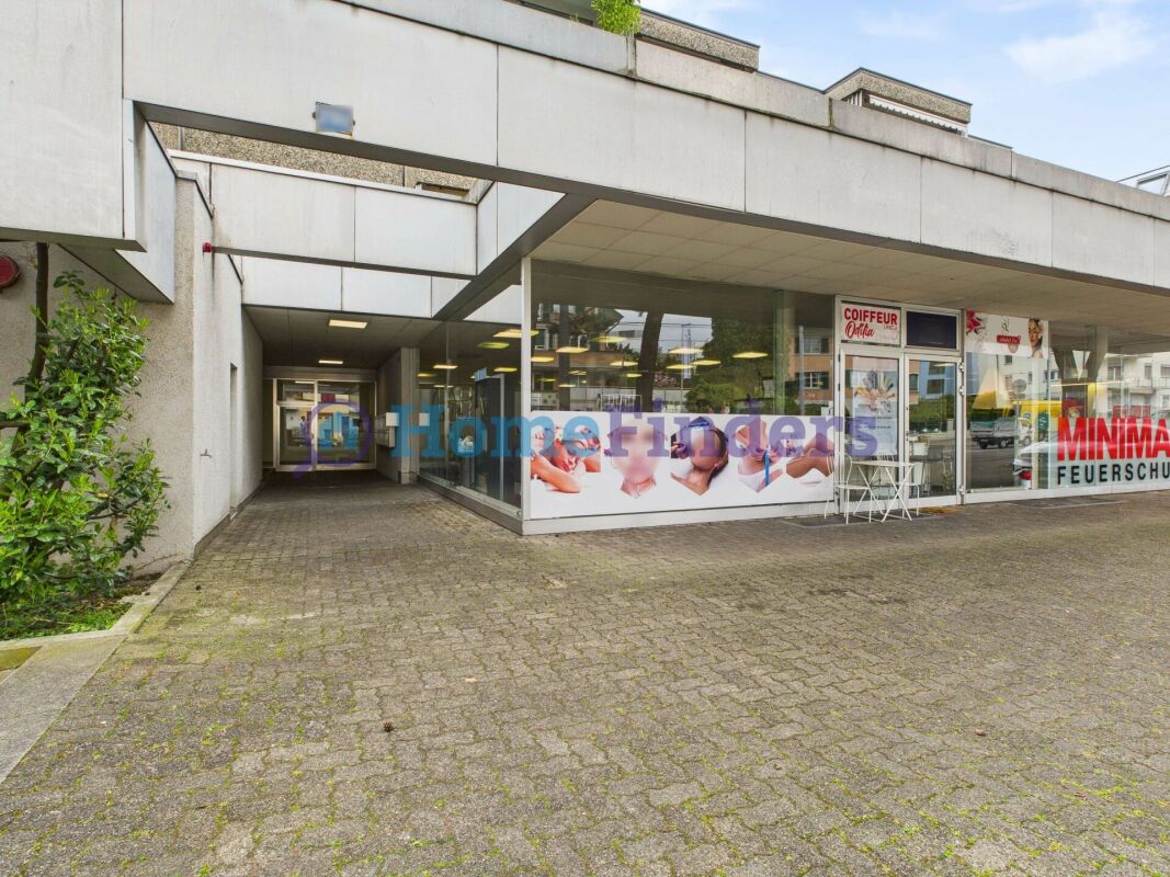 Local Commercial dans un Emplacement Fréquenté
