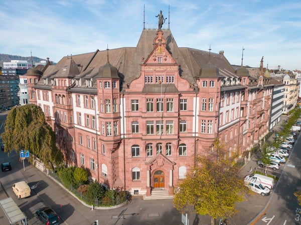 Neu ausgebaute Büroflächen mit Reception Service! 1