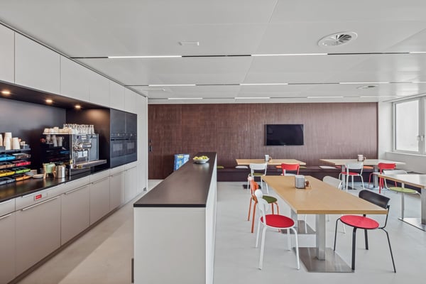Modernes Büro mit Empfang und Seesicht zur Miete 3