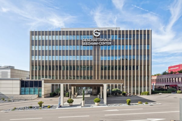 Modernes Büro mit Empfang und Seesicht zur Miete 4