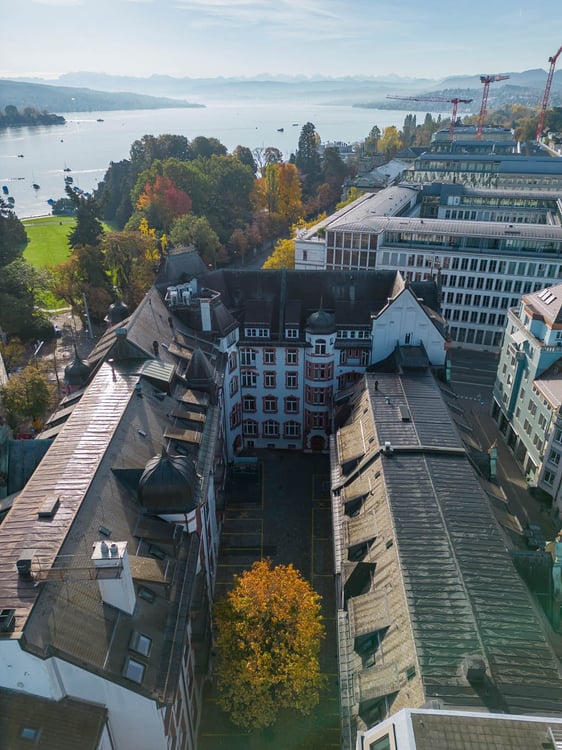 Hochrepräsentative und bezugsbereite Büroflächen mit betreutem Empfangsservice 9