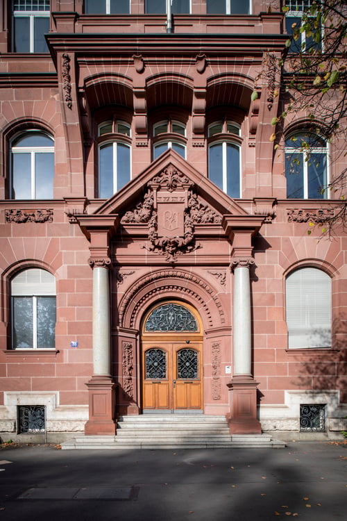 Hochrepräsentative und bezugsbereite Büroflächen mit betreutem Empfangsservice 11