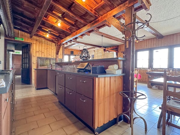 Situation optimale pour cet établissement aux généreux volumes 3