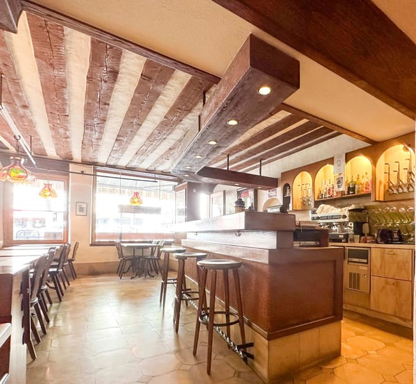 Situation idéale pour cet établissement réputé 7