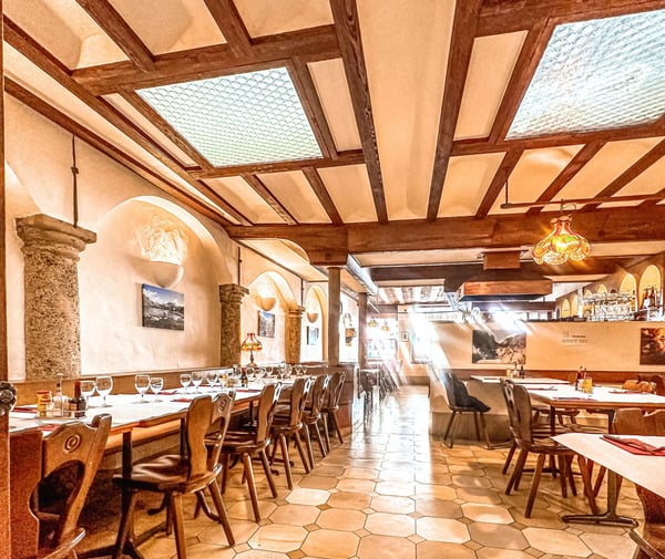 Situation idéale pour cet établissement réputé 8