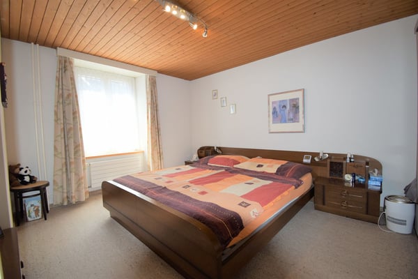 Gepflegtes Wohnhaus mit Ladenlokal. 8