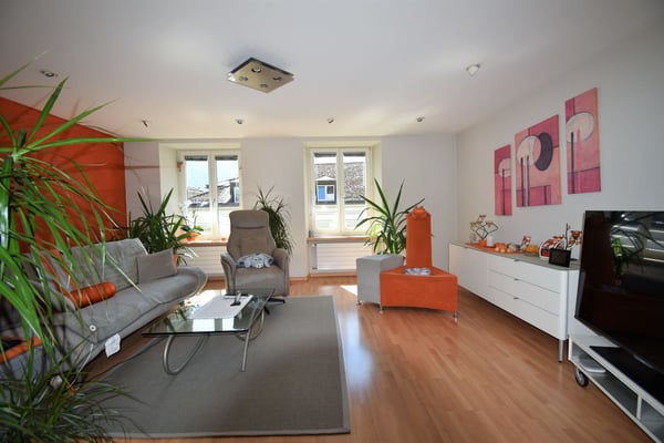 Gepflegtes Wohnhaus mit Ladenlokal. 6