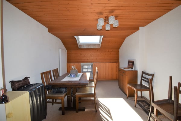 Gepflegtes Wohnhaus mit Ladenlokal. 9