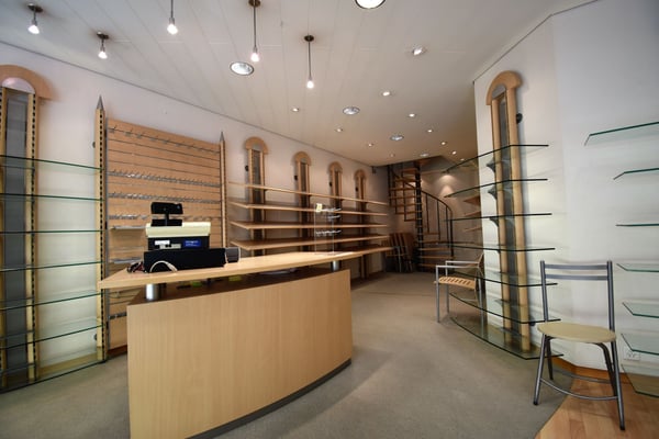 Gepflegtes Wohnhaus mit Ladenlokal. 3