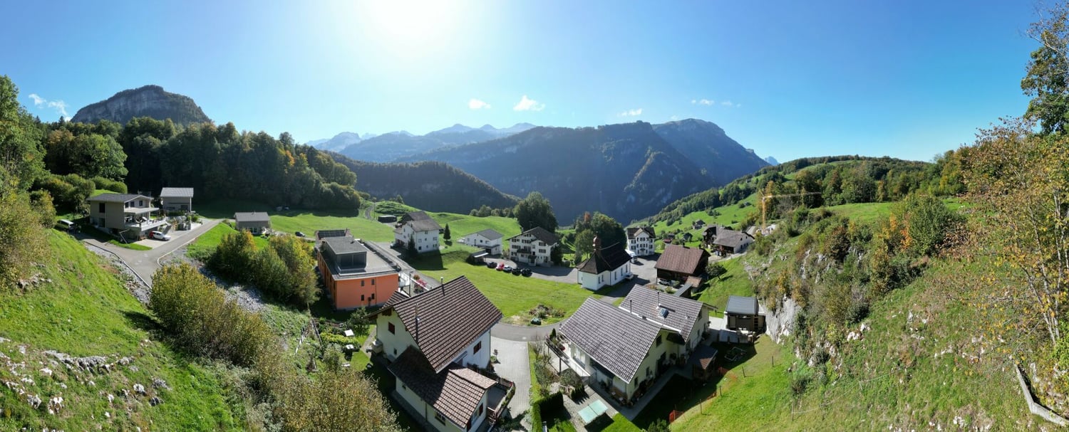 Building land in the middle of nature on a slope with a view